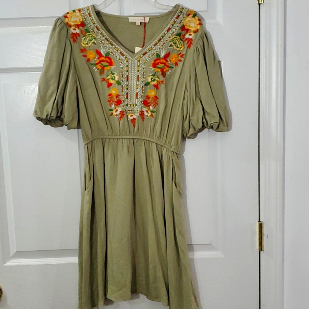 NEW Solitaire Dress Embroidered Small